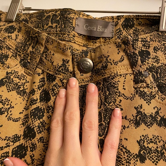 LAST DAY TO BUY!! Snakeprint Jean. Last day to buy - Picture 3 of 5